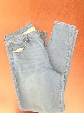 Old Navy Light Wash Blue Women's Jeggings - Slim Pull-On Style Tall